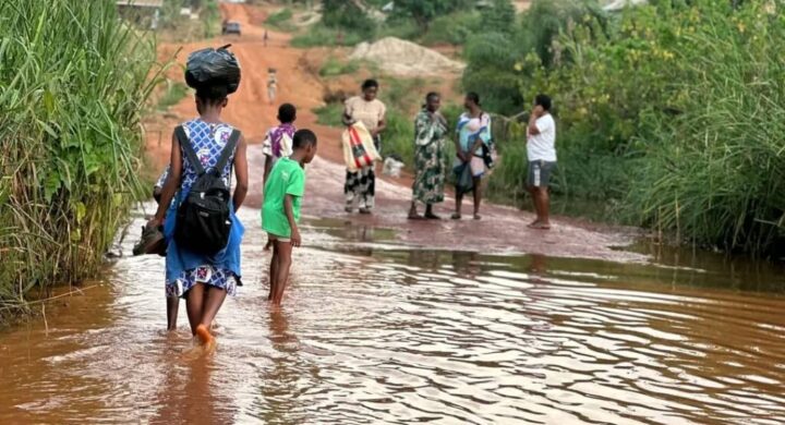 Bono: Dr. Kwasi Nyame-Baafi supports  road shaping exercise in Sunyani.