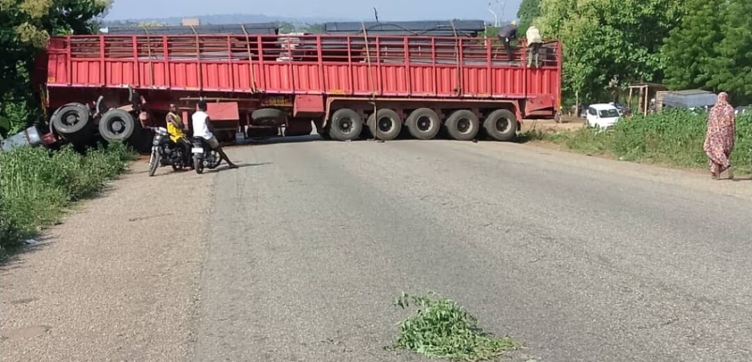 Kintampo-Tamale Highway Blocked by Articulated Truck