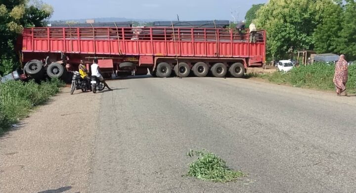 Kintampo-Tamale Highway Blocked by Articulated Truck