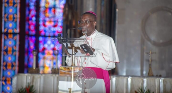Bishop of Yamoussoukro urges Ghanaian youth pilgrims to be witnesses of hope and integrity.