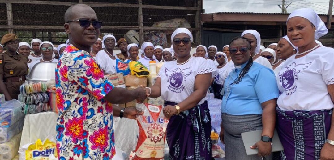 Susana Wesley Mission Auxiliary (SUWMA) donates to Amanfrom Prisons Camp