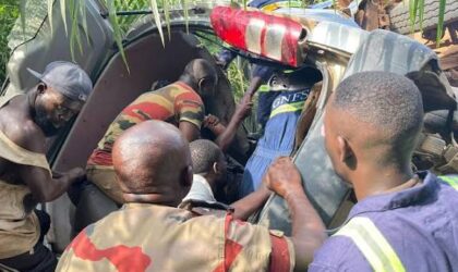 FIVE DEAD TWELVE RECEIVING TREATMENT AFTER DAF TRUCK CRASHING TOYOTA HAICE. AT WAKROM JUNCTION