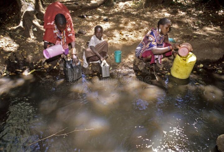 maasai-women-fetching-water-small-stream-kenia-masai-mara-rift-valley-village-entesekera-young-girl-fetch-drinking-51314760 (1)