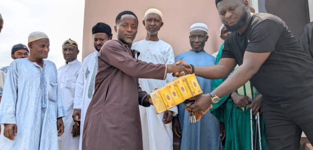 Agyare Foundation Donates Food Items, Installs Information Centre to Support Muslims in Offinso During Ramadan