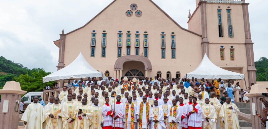 Faith On The Rails: Fante Traders, SMA Missionaries And The Birth Of Obuasi Catholic Diocese