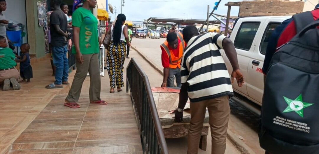 Mfantseman Works and Engineering Department Undertakes Decongestion Exercise at Mankessim Ansa Park Warn Traders Selling On Roadside