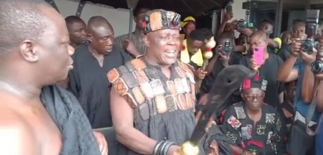 E/R:KYEBI APAPAM CHIEF ENSTOOLS BARIMAH OFORI AKARI OPARE AHUNTAHUNU II AS KYEBI PANO CHIEF