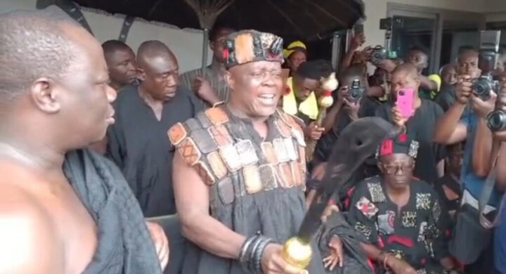 E/R:KYEBI APAPAM CHIEF ENSTOOLS BARIMAH OFORI AKARI OPARE AHUNTAHUNU II AS KYEBI PANO CHIEF